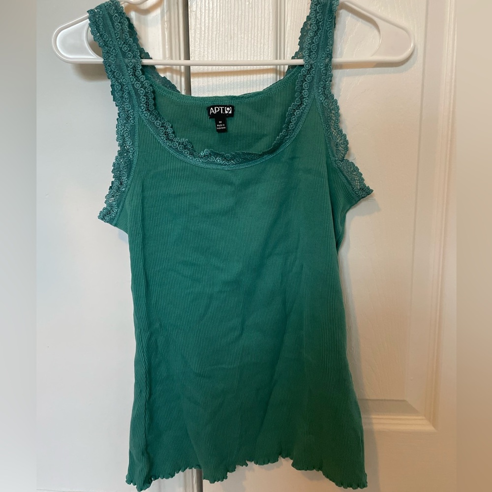 Ribbed tank top with lace trim